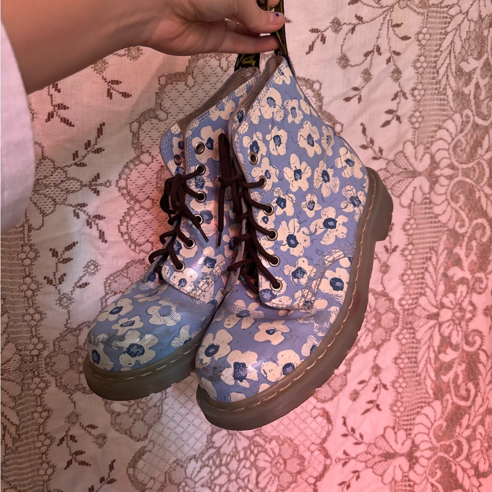 Dr Martens : Floral Lace-Up Women's Boots